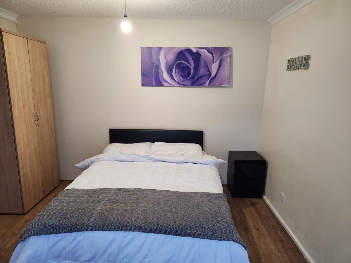 Crane Home In Dagenham With Free Wi Fi Eksteriør bilde